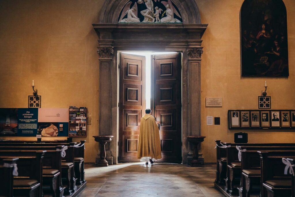 Hochzeitsfotograf München, Kirche Pfarrer