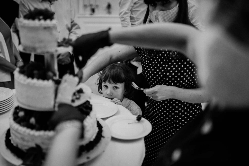 Hochzeitsfotograf München, Hochzeitsreportage, Torte anschneiden